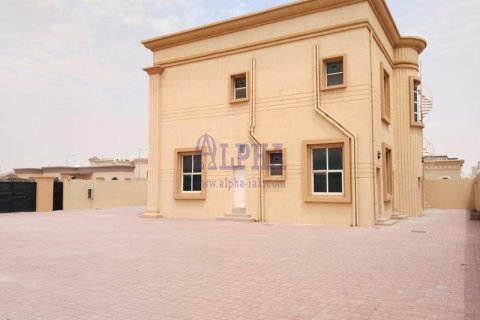 Vilë në Al Riffa, Ras Al Khaimah, Emiratet e Bashkuara Arabe 5 dhoma gjumi, 400.9 m2. № 720591 - Foto 3
