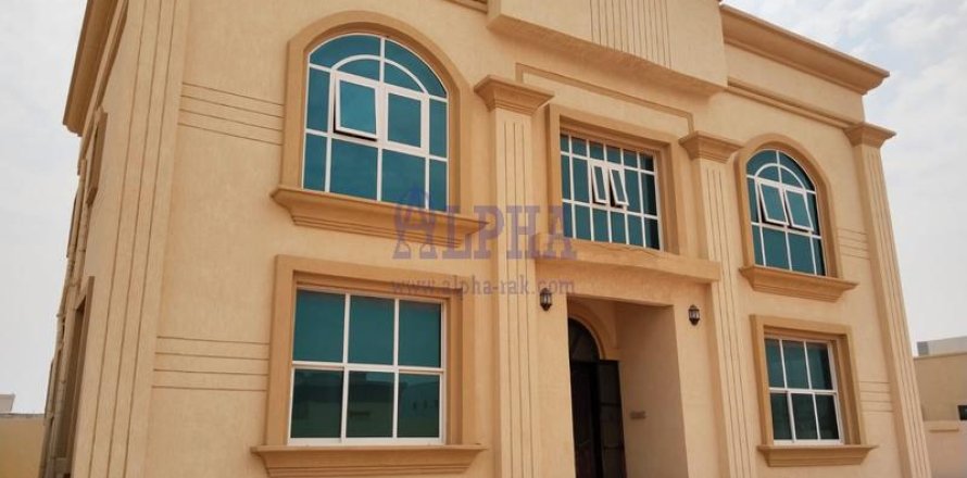 Vilë në Al Riffa, Ras Al Khaimah, Emiratet e Bashkuara Arabe 5 dhoma gjumi, 400.9 m2. № 720591