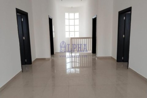 Vilë në Al Riffa, Ras Al Khaimah, Emiratet e Bashkuara Arabe 5 dhoma gjumi, 400.9 m2. № 720592 - Foto 8