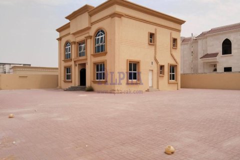 Vilë në Al Riffa, Ras Al Khaimah, Emiratet e Bashkuara Arabe 5 dhoma gjumi, 400.9 m2. № 720592 - Foto 2