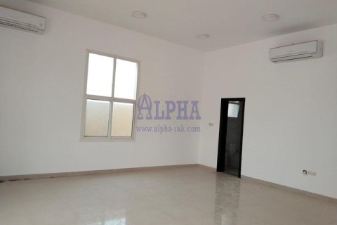 Vilë në Al Riffa, Ras Al Khaimah, Emiratet e Bashkuara Arabe 5 dhoma gjumi, 400.9 m2. № 720592 - Foto 14