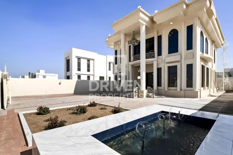 Villa in Mushrif Park, Dubai, UAE 7 bedrooms, 604 sq.m. № 684338 - photo 2