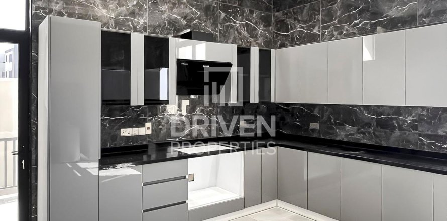 Villa in Mushrif Park, Dubai, UAE 7 bedrooms, 604 sq.m. № 684338