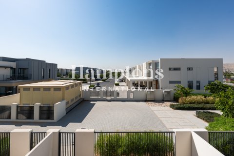 Villa te huur in Jumeirah Village Triangle, Dubai, VAE 3 slaapkamers, 176.90031842 vr.m., nr 679605 - foto 27