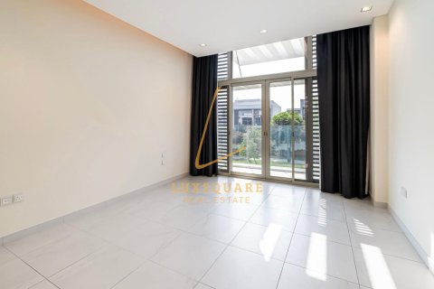Villa te huur in Mohammed Bin Rashid City, Dubai, VAE 4 slaapkamers, 700 vr.m., nr 679561 - foto 13