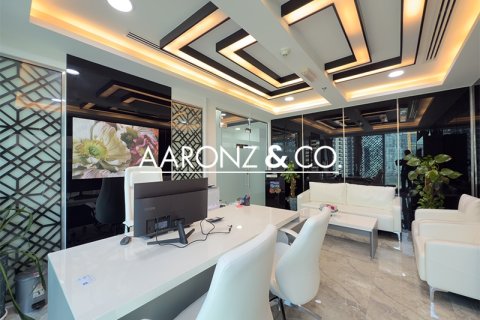 Oficina en alquiler en Business Bay, Dubai, EAU 104.7 m2 № 670598 - foto 2