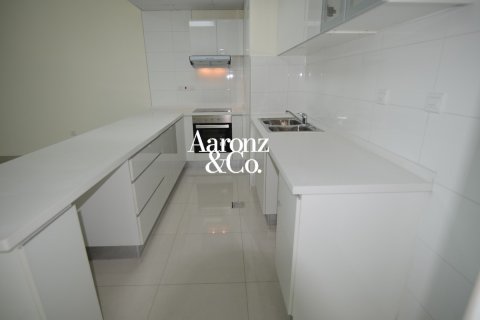 Appartamento in vendita a Dubai Marina, Dubai, EAU 3 camere da letto, 123 mq. № 670602 - foto 6