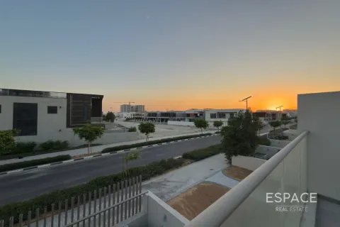 Al Furjan, Dubai, UAE의 임대용 빌라 침실 4개, 179제곱미터 번호 661163 - 사진 12