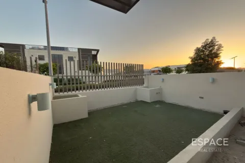 Al Furjan, Dubai, UAE의 임대용 빌라 침실 4개, 179제곱미터 번호 661163 - 사진 2