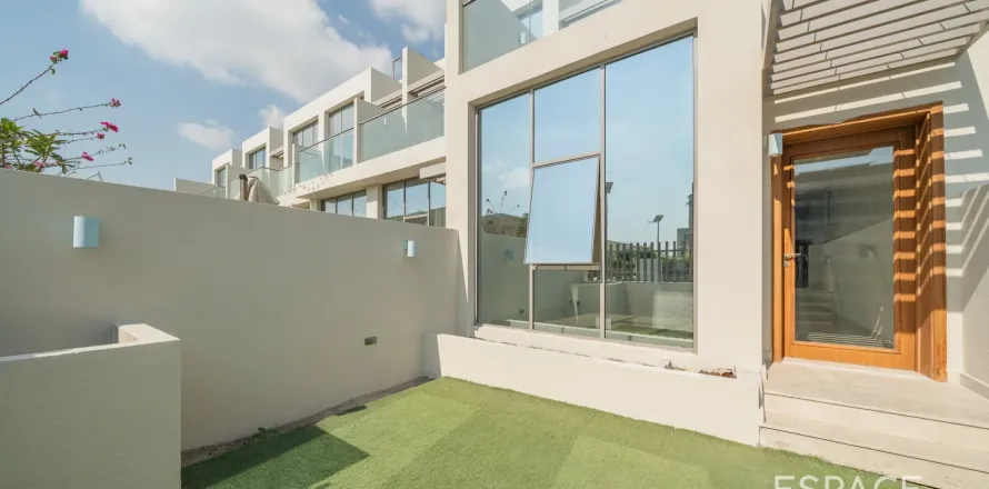 Vilă în Al Furjan, Dubai, EAU 4 dormitoare, 152 mp.  №661162