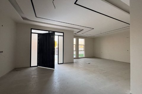 Villa til salg i Seih Al Uraibi, Ras Al Khaimah, UAE 4 soveværelser, 929 kvm № 734598 - foto 2