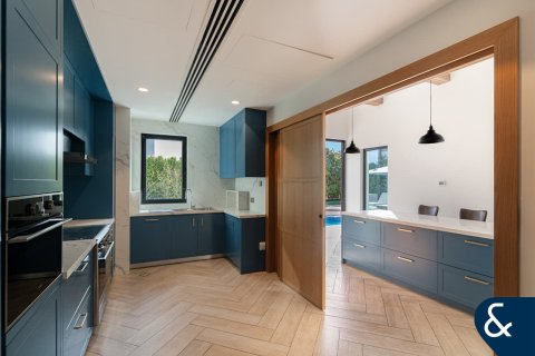 Vila v Jumeirah Islands, Dubai, SAE 5 spální, 1139 m2 č. 688845 - Fotografia 10