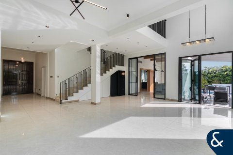 Vila v Jumeirah Islands, Dubai, SAE 5 spální, 1139 m2 č. 688845 - Fotografia 3