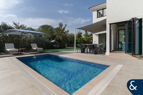 Vila v Jumeirah Islands, Dubai, SAE 5 spální, 1139 m2 č. 688845 - Fotografia 29