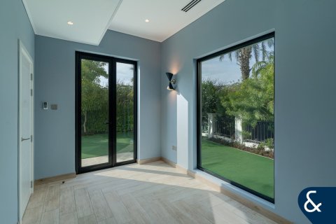 Vila v Jumeirah Islands, Dubai, SAE 5 spální, 1139 m2 č. 688845 - Fotografia 13