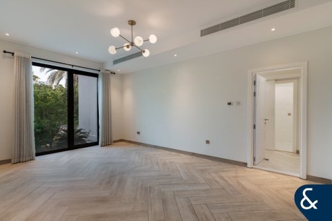 Vila v Jumeirah Islands, Dubai, SAE 5 spální, 1139 m2 č. 688845 - Fotografia 11