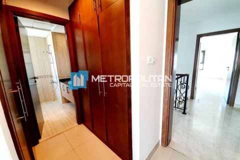 Vila v Abu Dhabi, SAE 5 spální, 351.8 m2 č. 659845 - Fotografia 14
