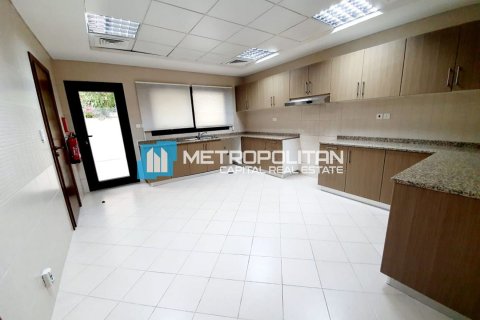 Vila v Abu Dhabi, SAE 5 spální, 351.8 m2 č. 659845 - Fotografia 19