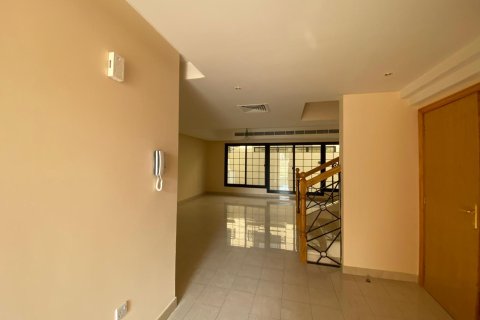 Mirdif, Dubai, UAE의 임대용 타운하우스 침실 3개, 255.48제곱미터 번호 764329 - 사진 1