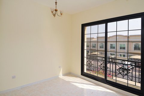 Mirdif, Dubai, UAE의 임대용 빌라 침실 3개, 2492.31제곱미터 번호 764330 - 사진 1