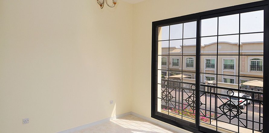 Mirdif, Dubai, UAE의 빌라 침실 3개, 2492.31제곱미터 번호 764330