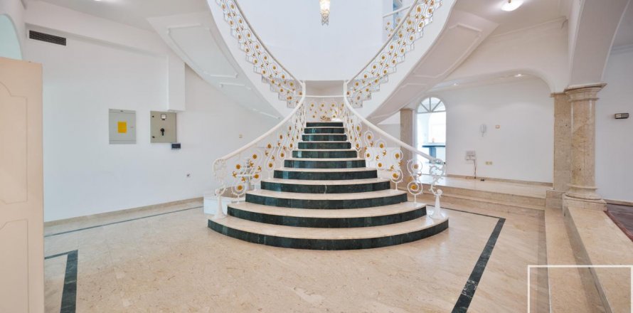 Villa i Jumeirah, Dubai, Emiratene 5 soverom, 743 kvm nr. 642101