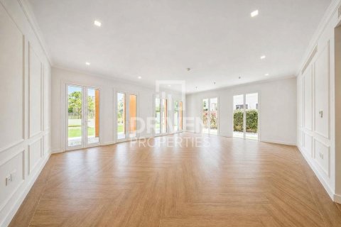Villa sa Jumeirah, Dubai, UAE 4 silid-tulugan, 397.63 sq.m. № 746121 - larawan 6