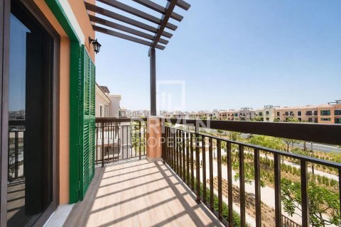 Villa sa Jumeirah, Dubai, UAE 4 silid-tulugan, 397.63 sq.m. № 746121 - larawan 2