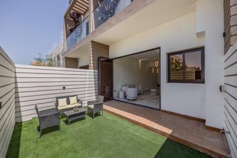 Villa in Al Furjan, Dubai, UAE 3 bedrooms, 167 sq.m. № 711975 - photo 20