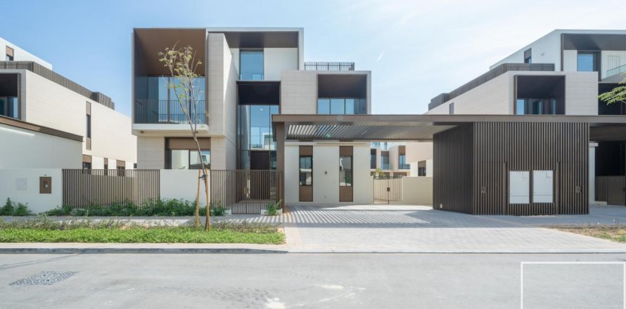 Villa in Dubai Hills Estate, UAE 5 bedrooms, 660 sq.m. № 681047