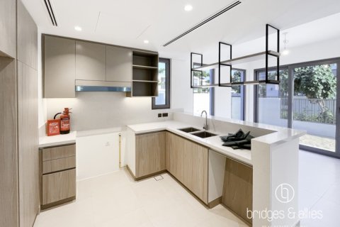 Vilă de închiriat în Dubai, EAU 4 dormitoare, 247.1 mp. №669137 - poză 5