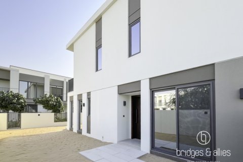 Vilă de închiriat în Dubai, EAU 4 dormitoare, 247.1 mp. №669137 - poză 2