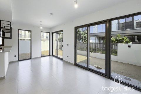 Vilă de închiriat în Dubai, EAU 4 dormitoare, 247.1 mp. №669137 - poză 3