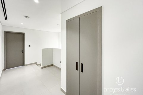 Vilă de închiriat în Dubai, EAU 4 dormitoare, 247.1 mp. №669137 - poză 8