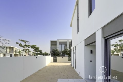 Vilă de închiriat în Dubai, EAU 4 dormitoare, 247.1 mp. №669137 - poză 18