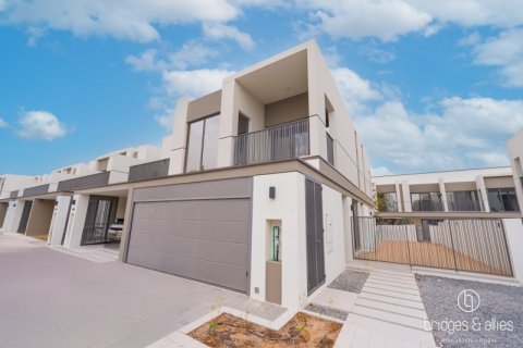 Villa te huur in Dubai, VAE 4 slaapkamers, 203.1 vr.m., nr 669136 - foto 1