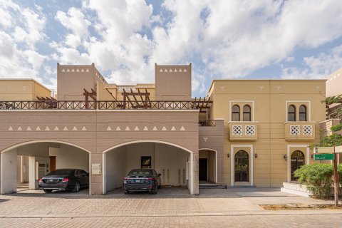 Vila u gradu Mudon, Dubai, UAE 4 spavaće sobe, 311.97 m2 Br. 749060 - Slika 19