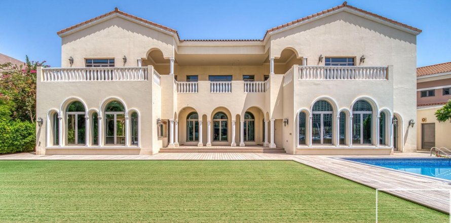 Villa in Palm Jumeirah, Dubai, UAE 6 bedrooms, 1393.17 sq.m. № 747133