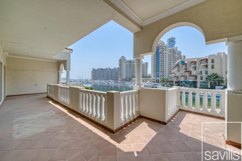 Villa in Palm Jumeirah, Dubai, UAE 6 bedrooms, 1393.17 sq.m. № 747133 - photo 10