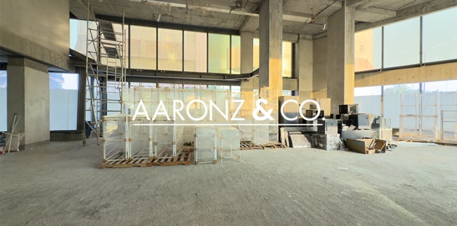 Tienda en Bur Dubai, Dubai, EAU 728.5 m² № 670678