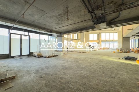 Tienda en alquiler en Bur Dubai, Dubai, EAU 560.9 m2 № 670677 - foto 2