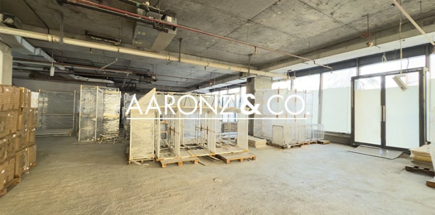 Tienda en Bur Dubai, Dubai, EAU 560.9 m² № 670677