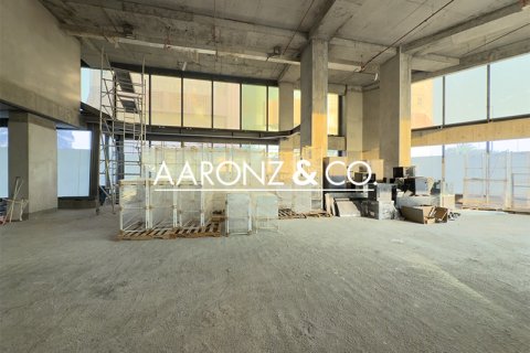 Tienda en alquiler en Bur Dubai, Dubai, EAU 560.9 m2 № 670677 - foto 9