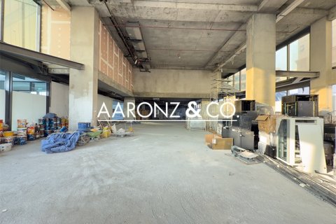 Tienda en alquiler en Bur Dubai, Dubai, EAU 560.9 m2 № 670677 - foto 4