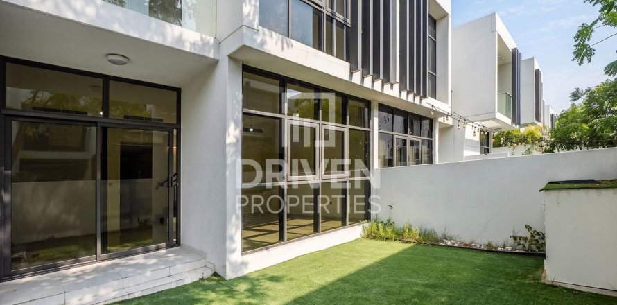 Townhouse in Dubai, UAE 3 bedrooms, 151.8 sq.m. № 767784