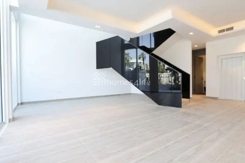 Vila v Dubai, SAE 4 spálne, 180 m2 č. 703472 - Fotografia 15