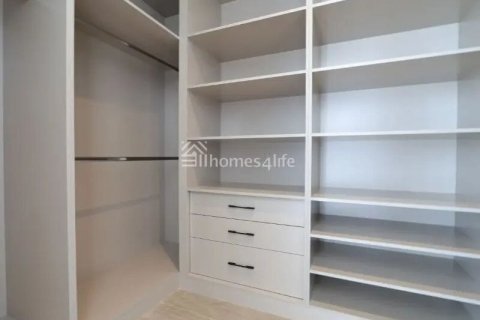 Vila v Dubai, SAE 4 spálne, 180 m2 č. 703472 - Fotografia 17