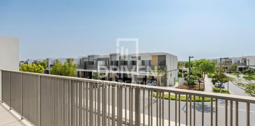 Radový dom v Tilal Al Ghaf, Dubai, SAE 4 spálne, 221 m2 č. 654830