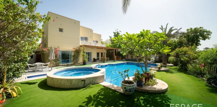 Villa a Meadows, Dubai, EAU 5 camere da letto, 369 mq. № 738282