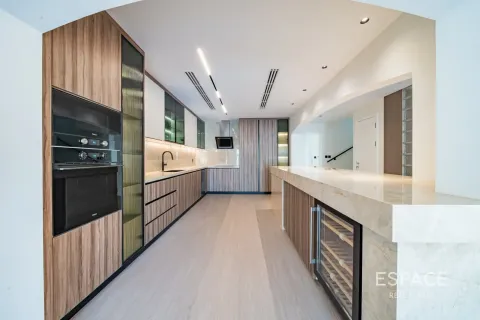 Vila u Meadows, Dubai, UAE 4 spavaćih soba, 320 m2 Br. 738281 - fotografija 6